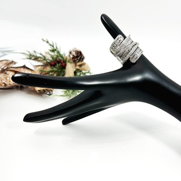 Ring Silver Plated Luxury Wide Zircon Stacking Ring with LED Jewelry Box - Picture 7 of 9